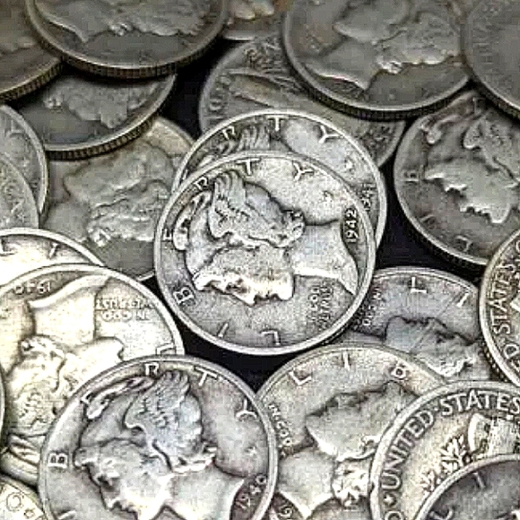 🌟 2pcs Mercury Dimes 1926,1946,1935,1939 90% Silver BU Random Year Vintage Dime - Picture 1 of 4